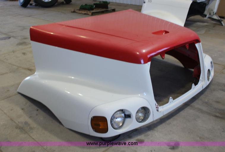 image for item BC9211 2000 Freightliner Century truck hood