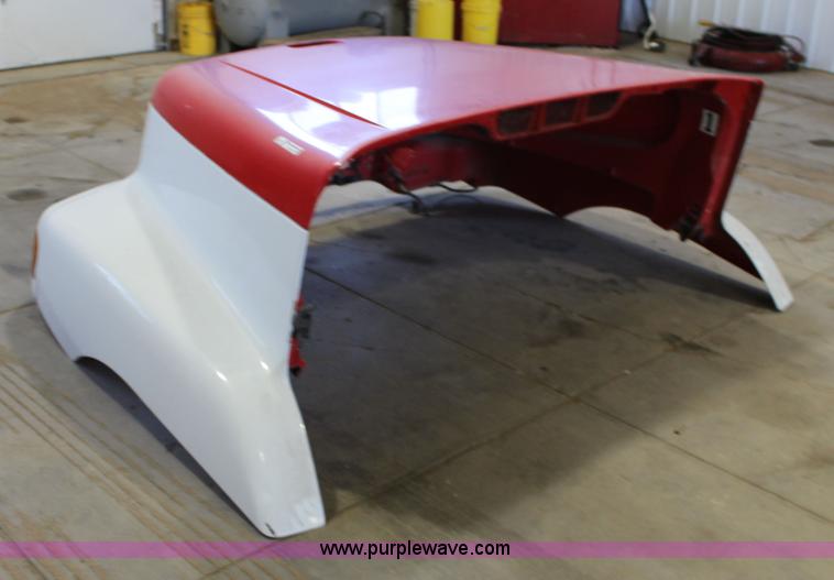 image for item BC9211 2000 Freightliner Century truck hood