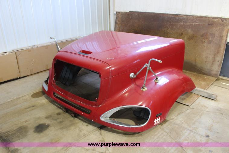 image for item BC9212 2002 Freightliner Columbia truck hood