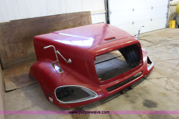 image for item BC9212 2002 Freightliner Columbia truck hood