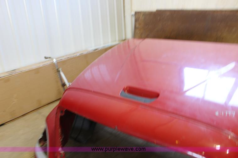 image for item BC9212 2002 Freightliner Columbia truck hood