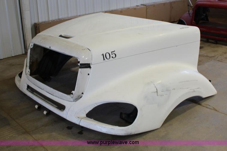 image for item BC9213 2002 Freightliner Columbia truck hood