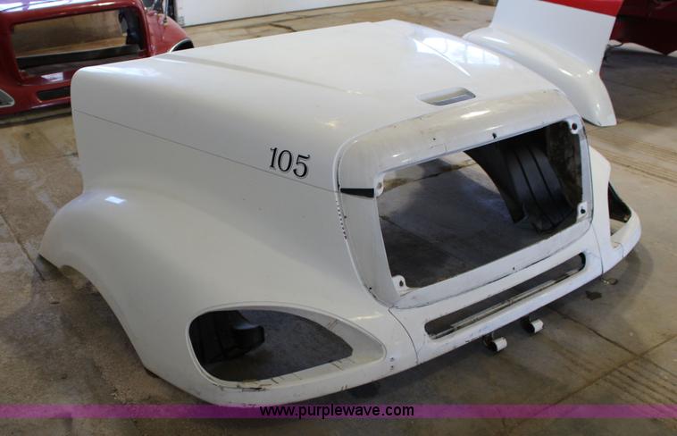 image for item BC9213 2002 Freightliner Columbia truck hood