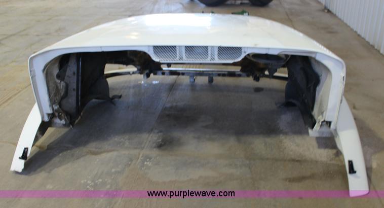 image for item BC9213 2002 Freightliner Columbia truck hood