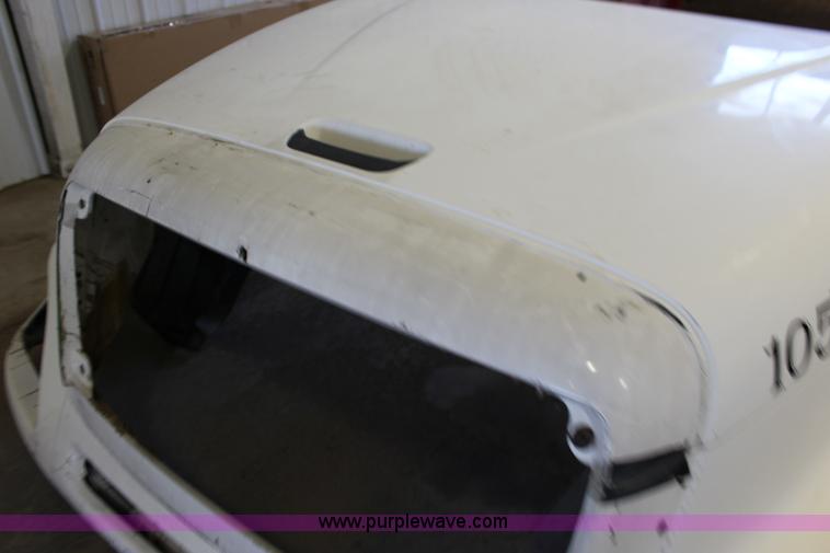 image for item BC9213 2002 Freightliner Columbia truck hood