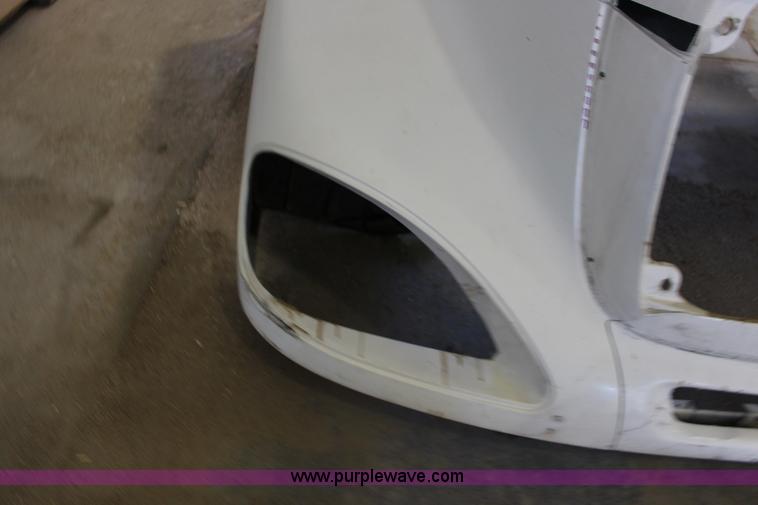 image for item BC9213 2002 Freightliner Columbia truck hood