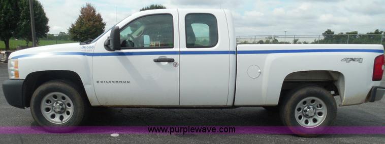 image for item BH9493 2008 Chevrolet Silverado 1500 Ext. Cab pickup truck