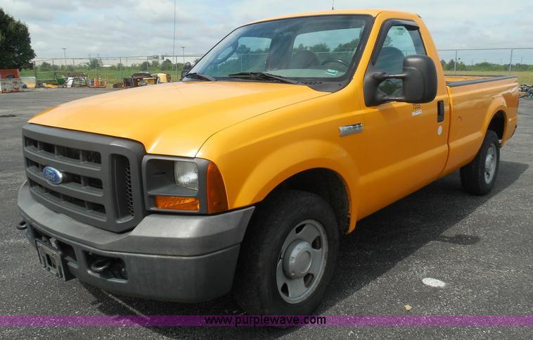 image for item BH9494 2005 Ford F250 Super Duty pickup truck