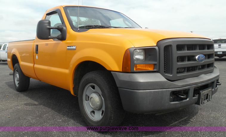 image for item BH9494 2005 Ford F250 Super Duty pickup truck