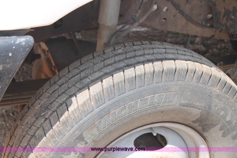 image for item BJ9413 2001 Ford F350 Super Duty utility truck