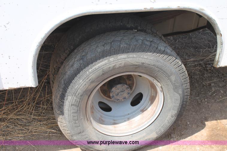 image for item BJ9413 2001 Ford F350 Super Duty utility truck