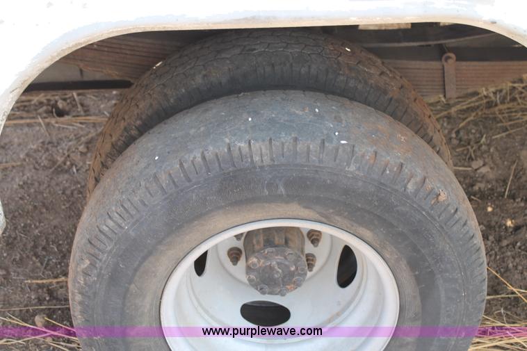 image for item BJ9413 2001 Ford F350 Super Duty utility truck