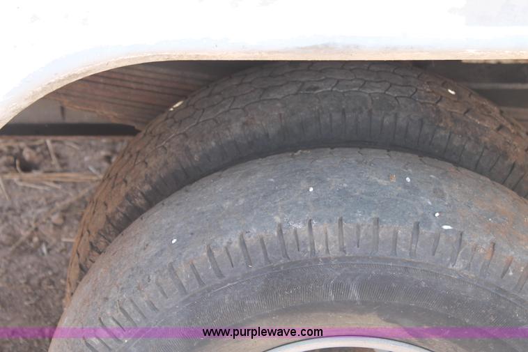 image for item BJ9413 2001 Ford F350 Super Duty utility truck