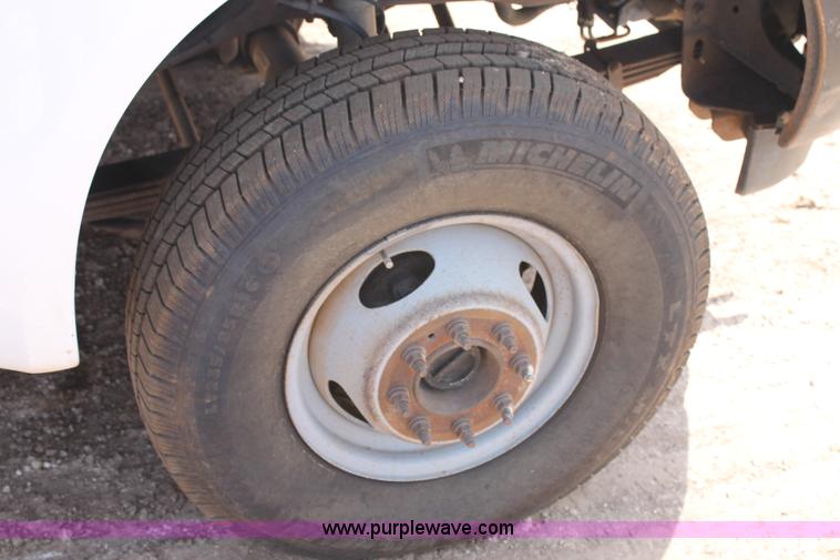 image for item BJ9413 2001 Ford F350 Super Duty utility truck