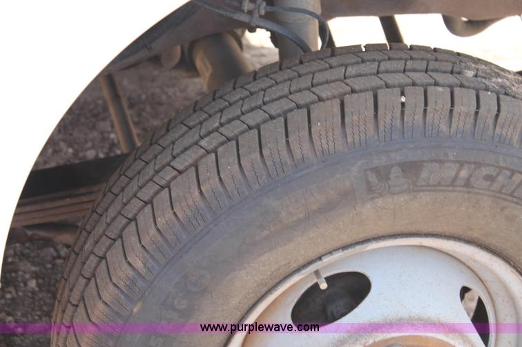 image for item BJ9413 2001 Ford F350 Super Duty utility truck