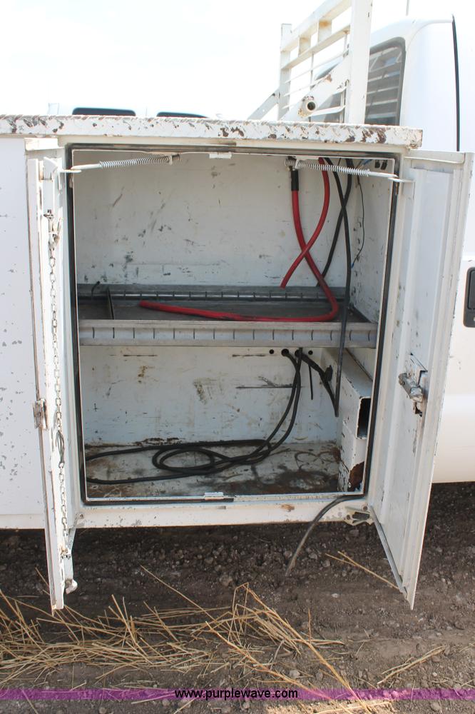 image for item BJ9413 2001 Ford F350 Super Duty utility truck