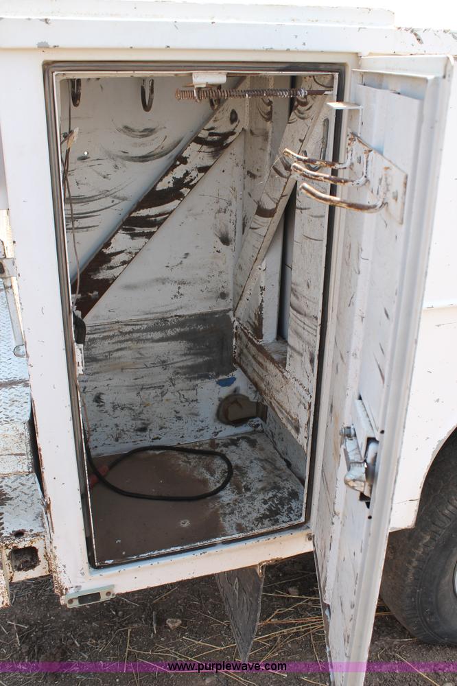 image for item BJ9413 2001 Ford F350 Super Duty utility truck