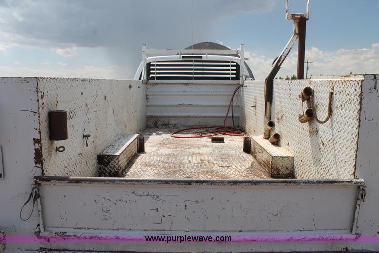 image for item BJ9413 2001 Ford F350 Super Duty utility truck