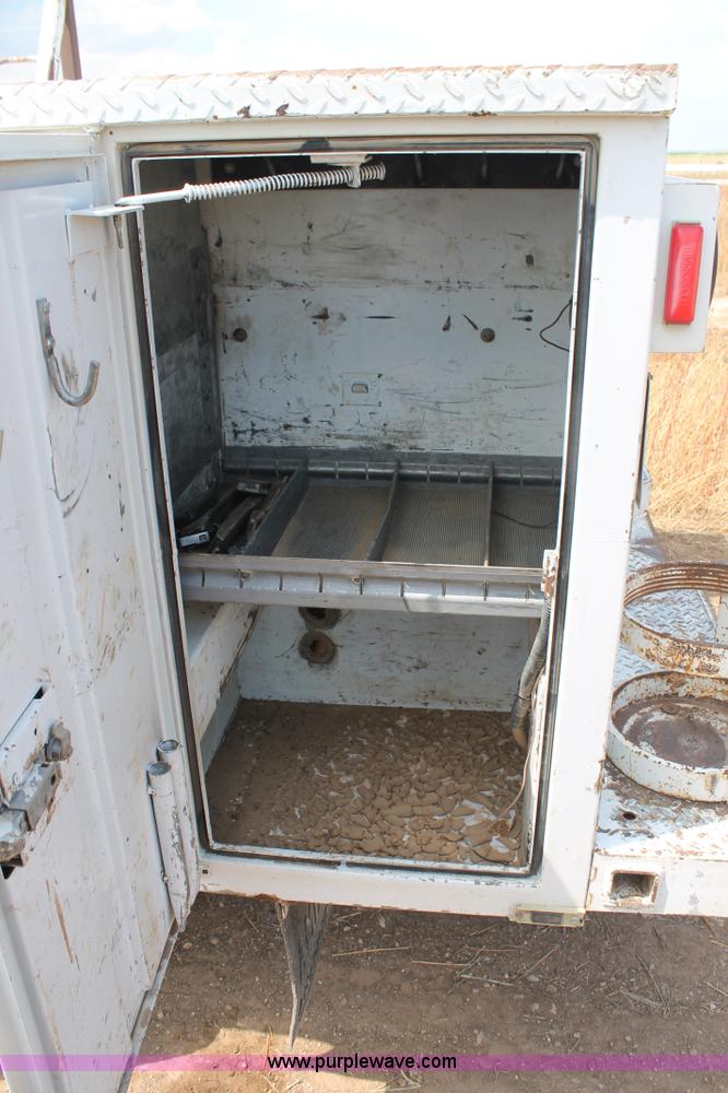 image for item BJ9413 2001 Ford F350 Super Duty utility truck