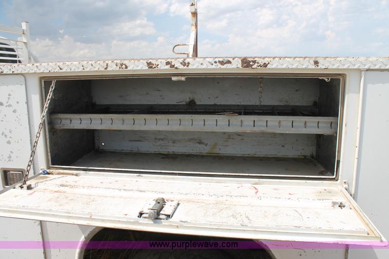 image for item BJ9413 2001 Ford F350 Super Duty utility truck