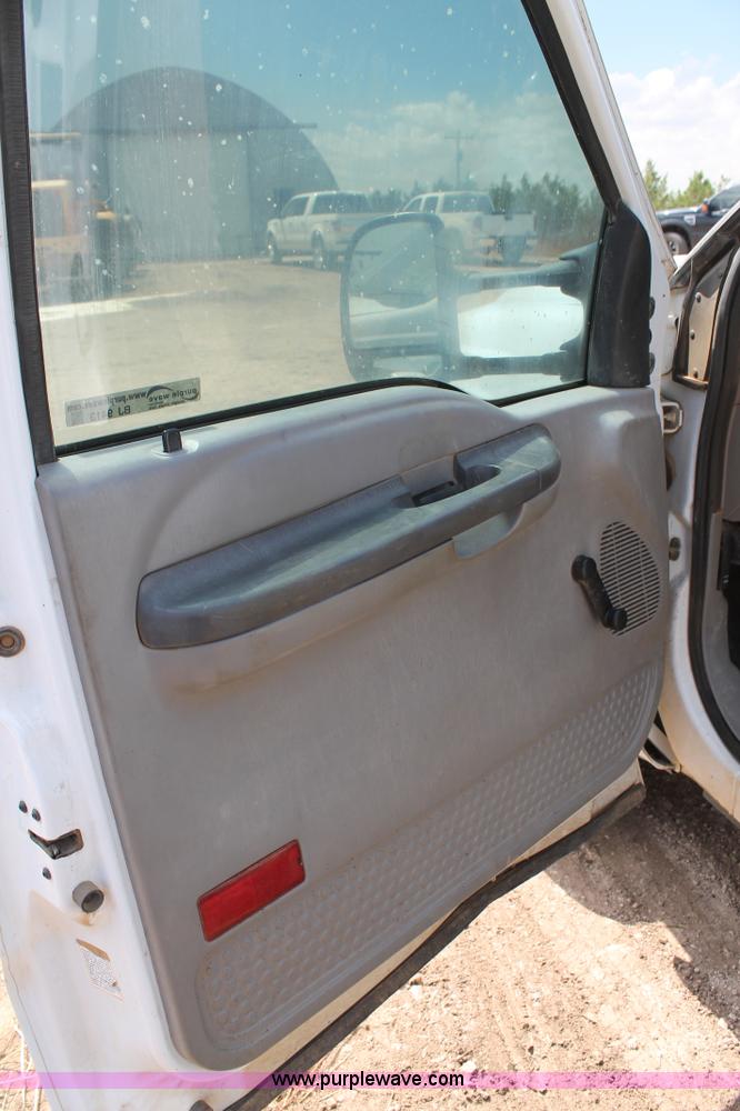 image for item BJ9413 2001 Ford F350 Super Duty utility truck