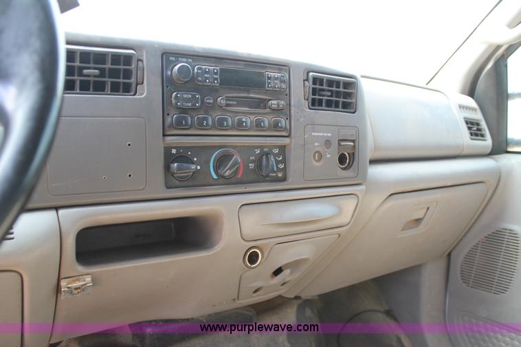 image for item BJ9413 2001 Ford F350 Super Duty utility truck