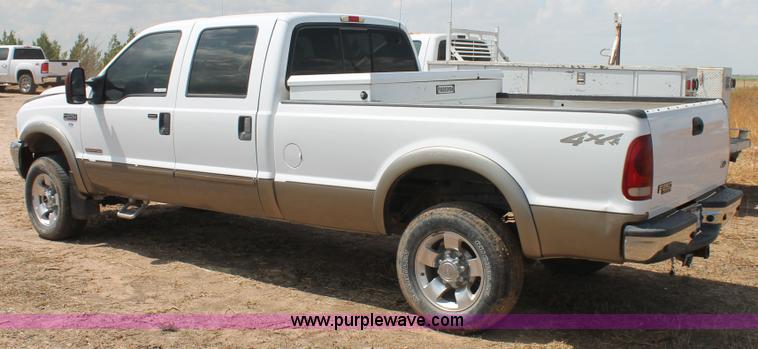 image for item BJ9414 2004 Ford F250 Super Duty Crew Cab pickup truck