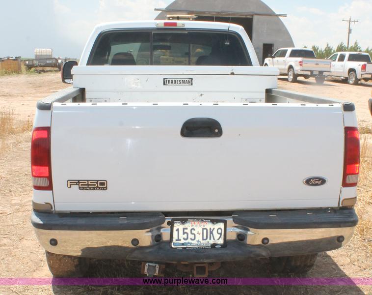 image for item BJ9414 2004 Ford F250 Super Duty Crew Cab pickup truck