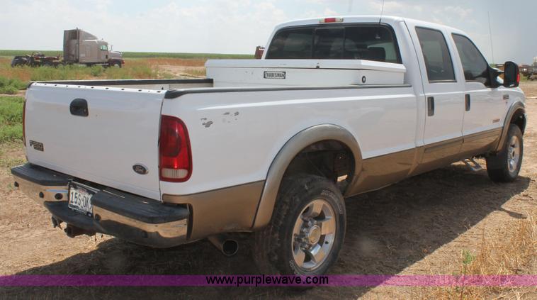image for item BJ9414 2004 Ford F250 Super Duty Crew Cab pickup truck