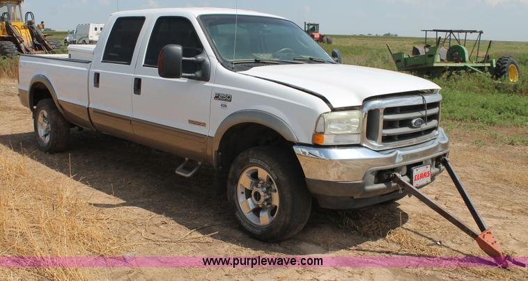 image for item BJ9414 2004 Ford F250 Super Duty Crew Cab pickup truck
