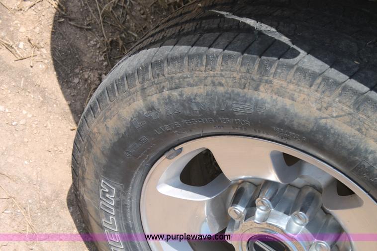 image for item BJ9414 2004 Ford F250 Super Duty Crew Cab pickup truck