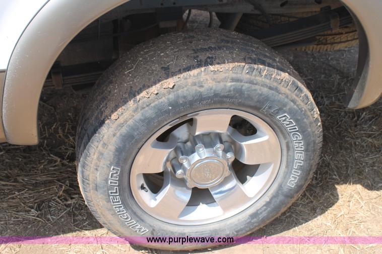 image for item BJ9414 2004 Ford F250 Super Duty Crew Cab pickup truck