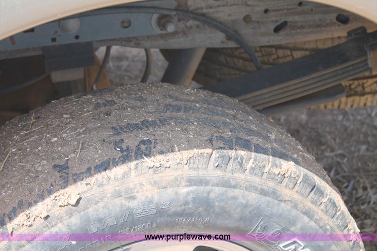 image for item BJ9414 2004 Ford F250 Super Duty Crew Cab pickup truck