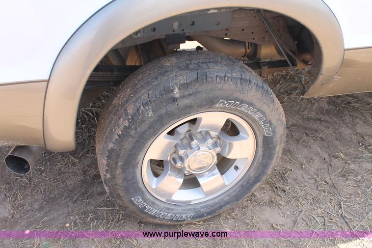 image for item BJ9414 2004 Ford F250 Super Duty Crew Cab pickup truck