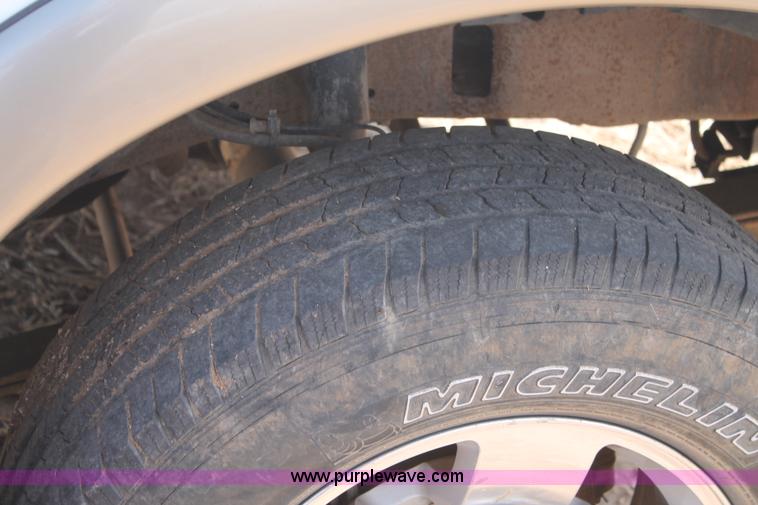 image for item BJ9414 2004 Ford F250 Super Duty Crew Cab pickup truck