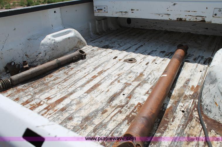 image for item BJ9414 2004 Ford F250 Super Duty Crew Cab pickup truck