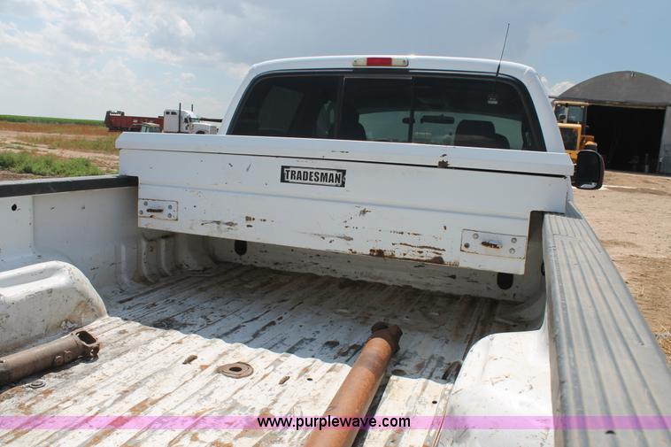 image for item BJ9414 2004 Ford F250 Super Duty Crew Cab pickup truck