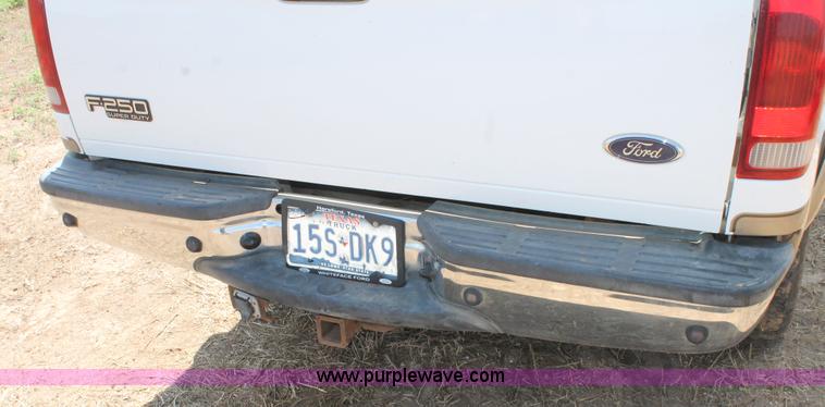 image for item BJ9414 2004 Ford F250 Super Duty Crew Cab pickup truck