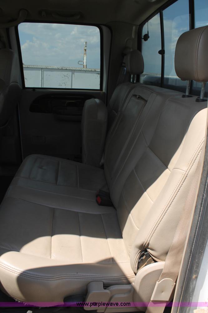 image for item BJ9414 2004 Ford F250 Super Duty Crew Cab pickup truck