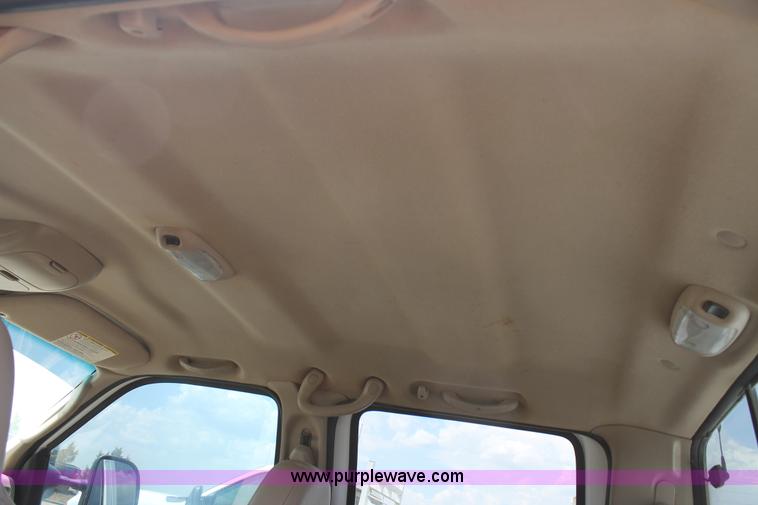 image for item BJ9414 2004 Ford F250 Super Duty Crew Cab pickup truck