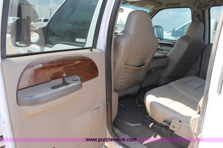 image for item BJ9414 2004 Ford F250 Super Duty Crew Cab pickup truck