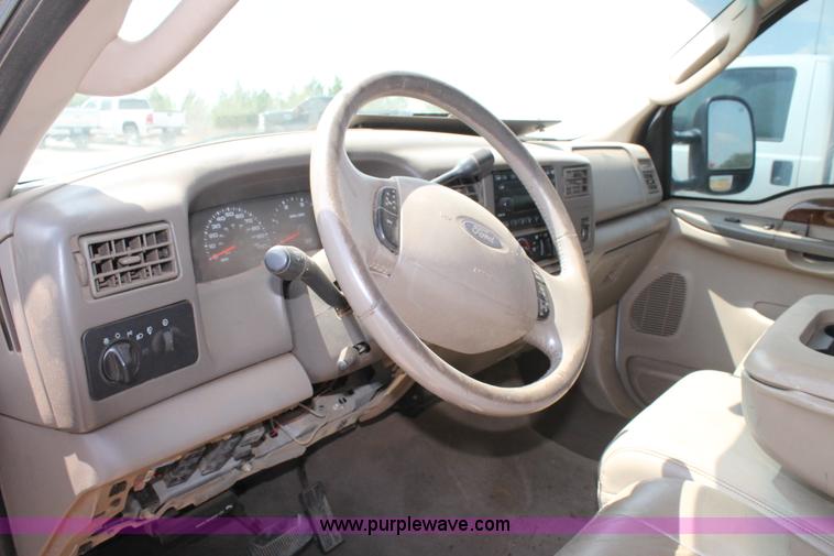 image for item BJ9414 2004 Ford F250 Super Duty Crew Cab pickup truck