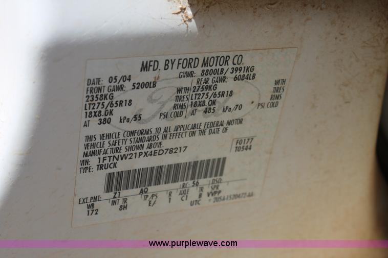 image for item BJ9414 2004 Ford F250 Super Duty Crew Cab pickup truck