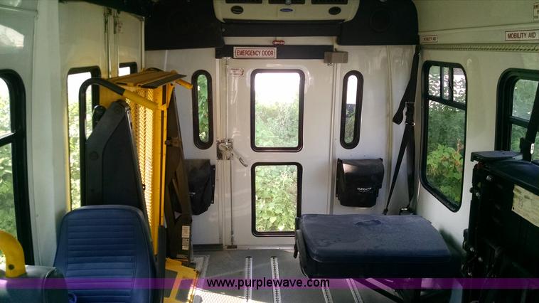 image for item BK9713 2009 Ford E350 Super Duty van