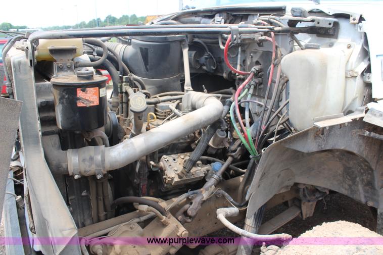 image for item BO9375 1994 Ford F700 rollback truck