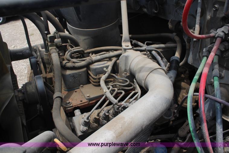 image for item BO9375 1994 Ford F700 rollback truck