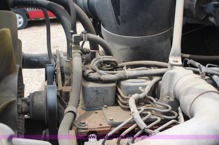 image for item BO9375 1994 Ford F700 rollback truck