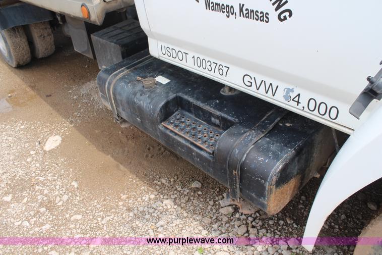 image for item BO9375 1994 Ford F700 rollback truck