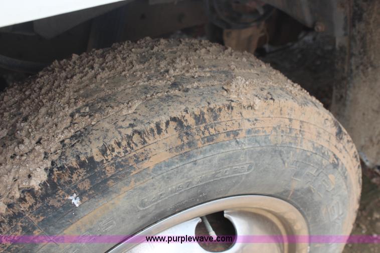 image for item BO9375 1994 Ford F700 rollback truck