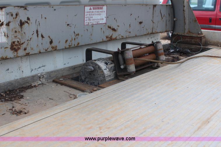 image for item BO9375 1994 Ford F700 rollback truck